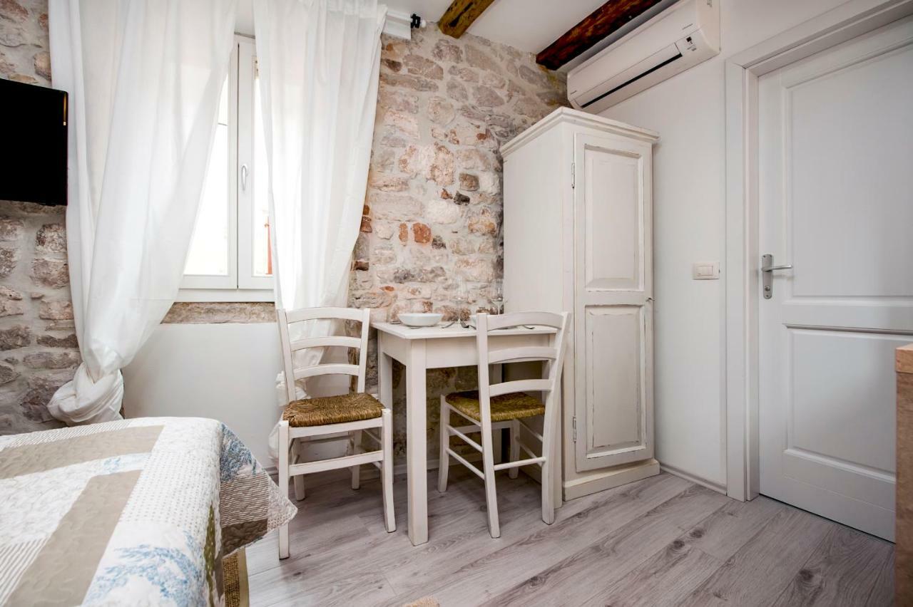 Apartment And Studio Ca' 3 Vie Rovinj Exterior foto